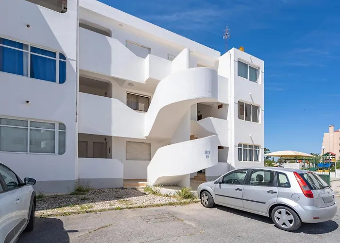 Seaside Charm Flat W/ Balcony By Hostwise