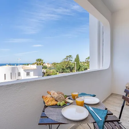 Seaside Charm Flat W/ Balcony By Hostwise *