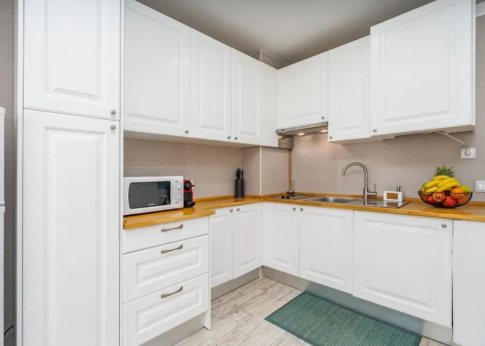 Seaside Charm Flat W/ Balcony By Hostwise Apartman