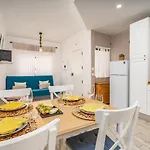 Apartamento Seaside Charm Flat W/ Balcony By Hostwise *