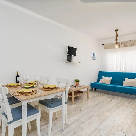 Apartament Seaside Charm Flat W/ Balcony By Hostwise