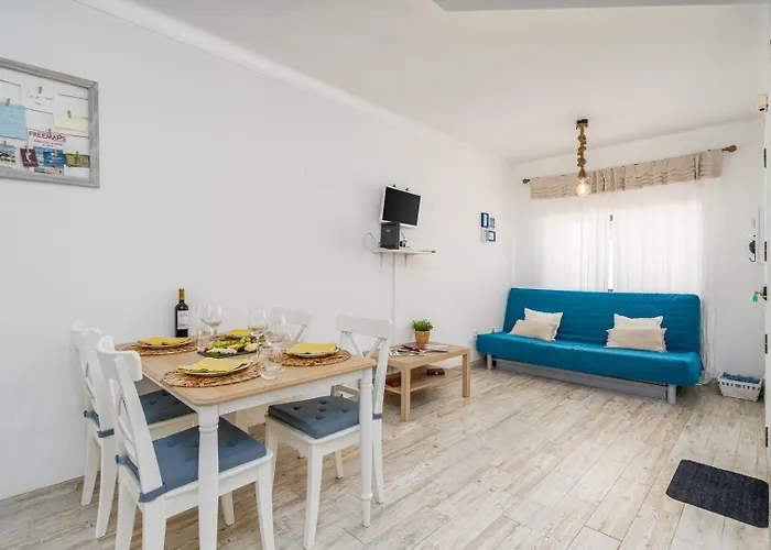 公寓 Seaside Charm Flat W/ Balcony By Hostwise